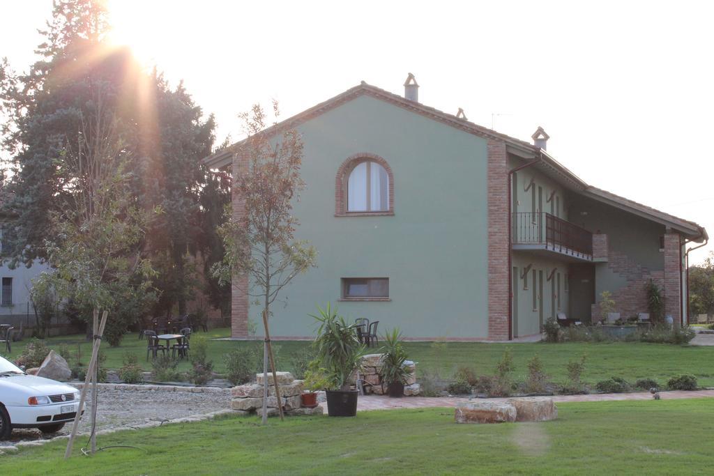 Agriturismo Bassanine Monticelli d'Ongina Luaran gambar