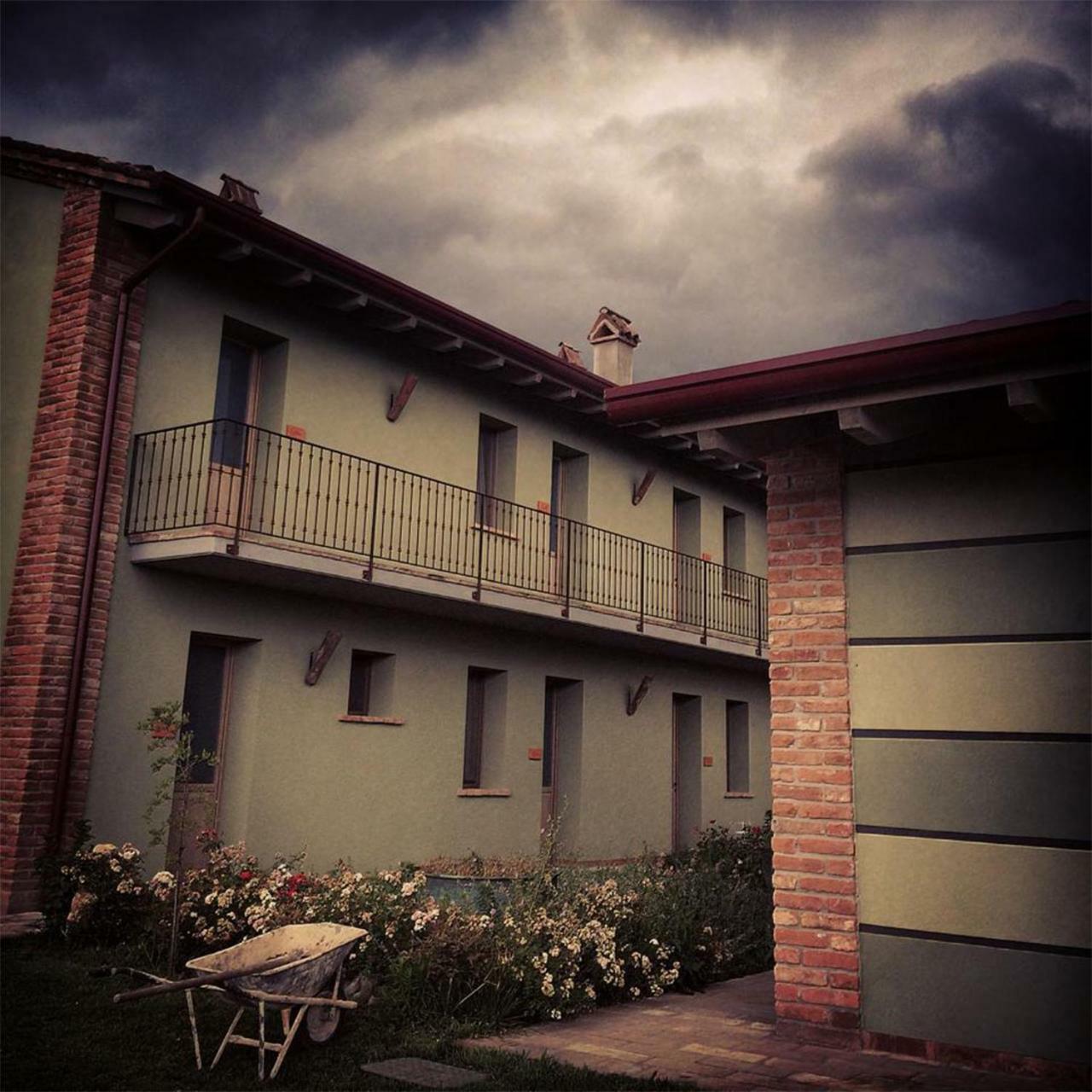 Agriturismo Bassanine Monticelli d'Ongina Luaran gambar